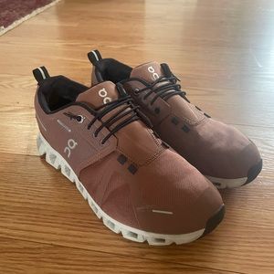 On Cloud 5 Waterproof in Rust 8.5!